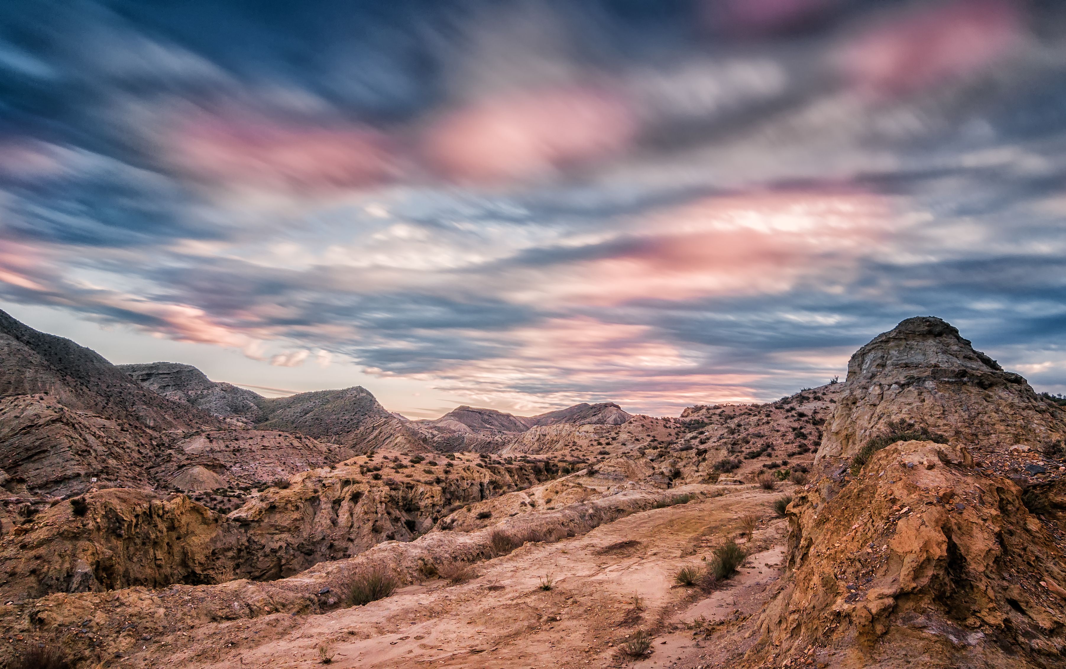 Desierto de Almería: la magia del cine, la fuerza del paisaje y la aventura que te transforma. Guía completa de viaje, rutas, historia y consejos